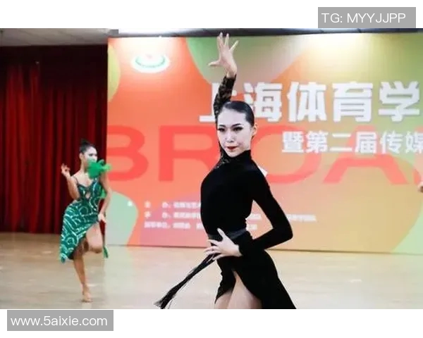 李芳亲授羽毛球技巧与训练心得助你提升竞技水平
